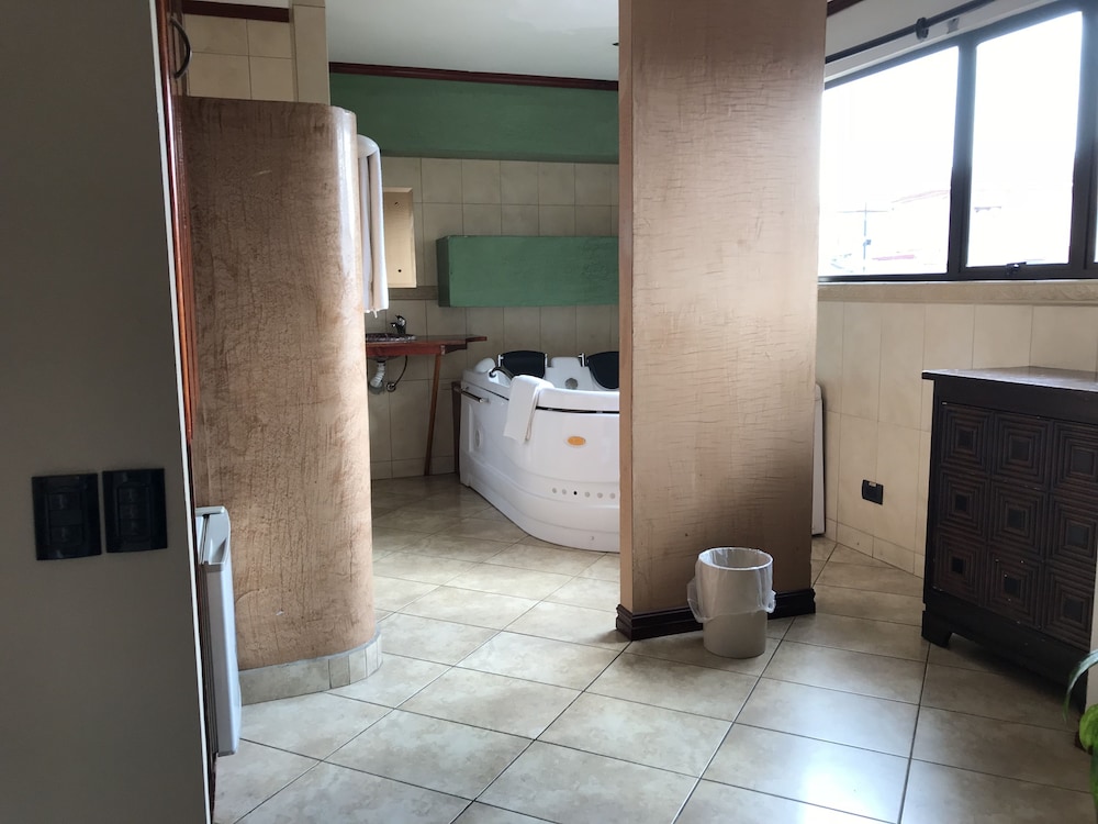 Executive Penthouse, 1 King Bed, Hot Tub photo 2