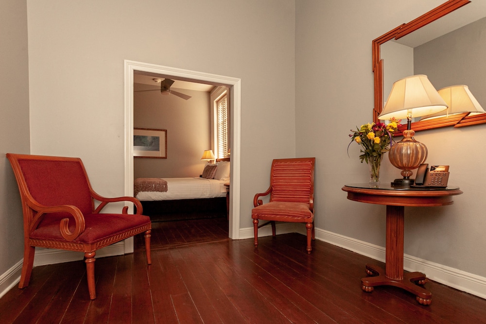Junior Suite, 1 King Bed photo 2