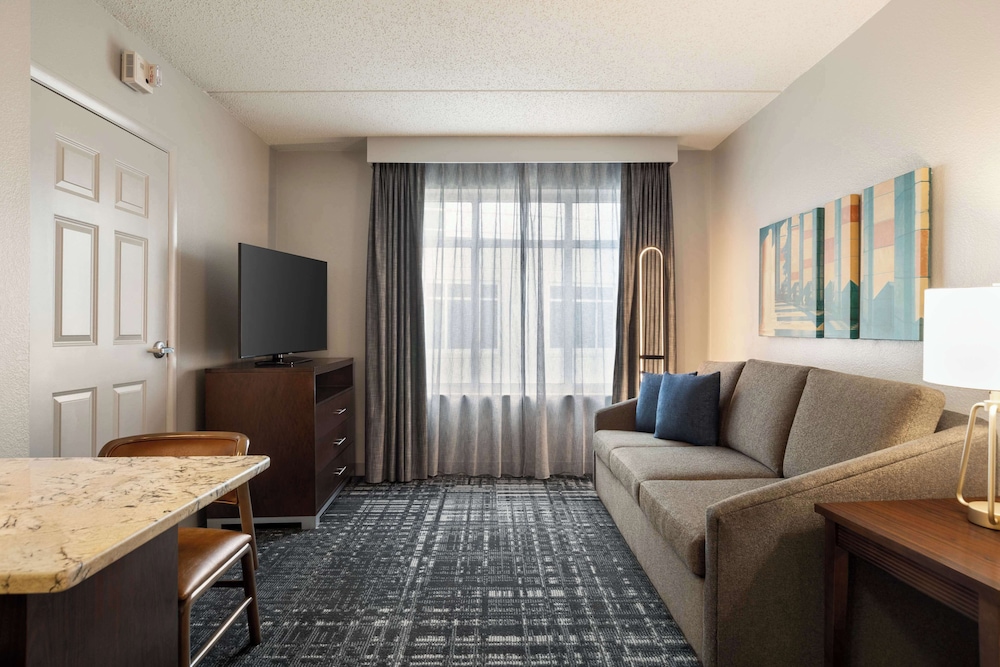 Premium Suite, 1 King Bed, Accessible, Bathtub - Photo 5