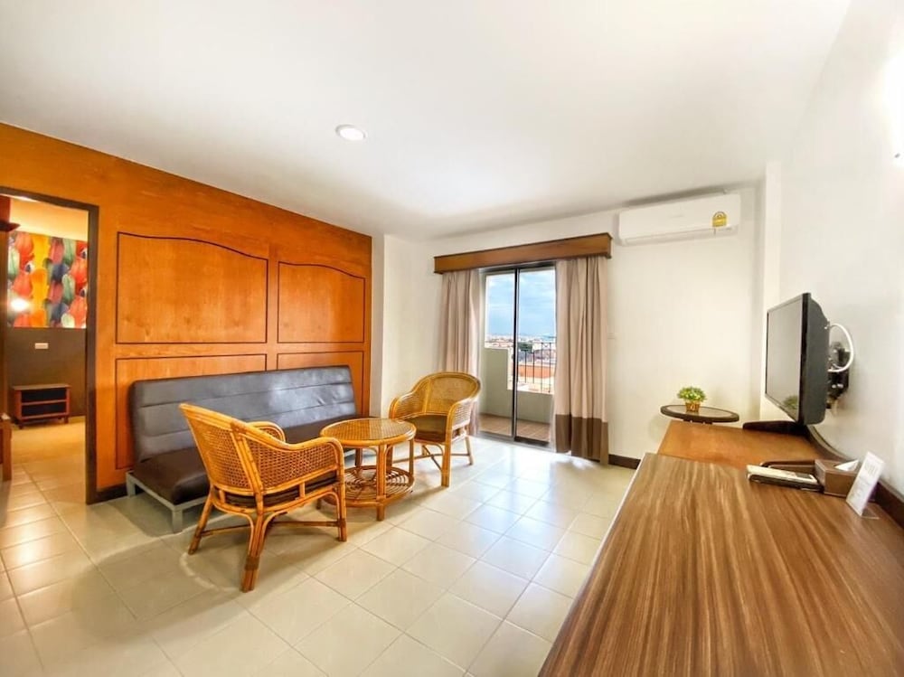 Family Room photo 2