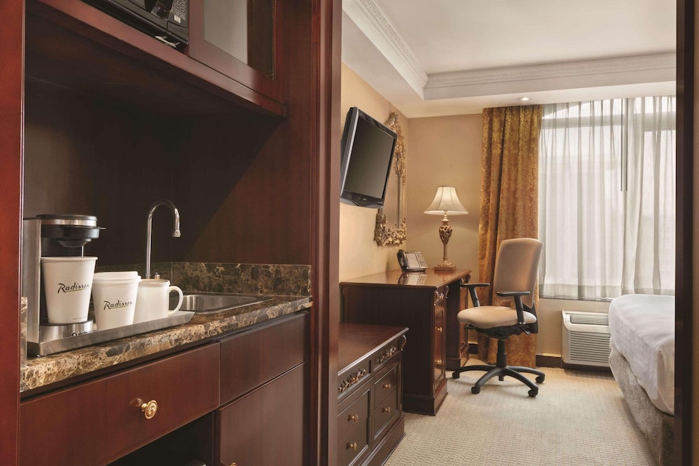 Room, 2 Queen Beds, Non Smoking - Photo 2