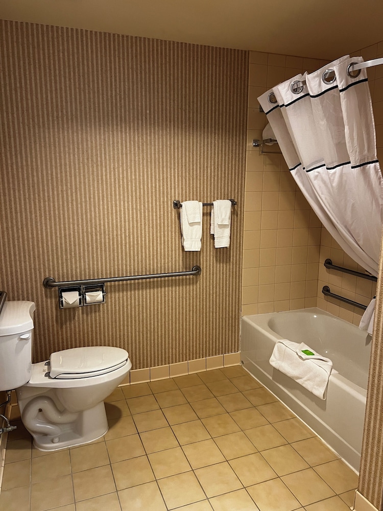 Standard Room, 2 Queen Beds - Photo 4