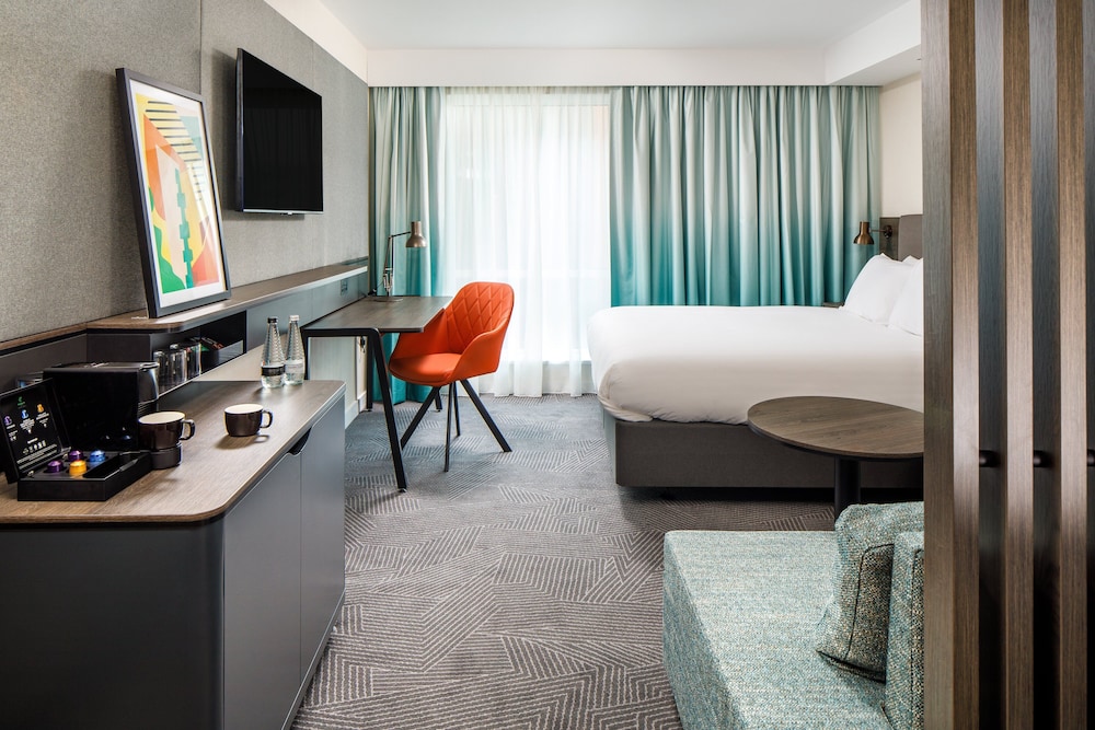 Premium Room, 1 Queen Bed - Photo 3