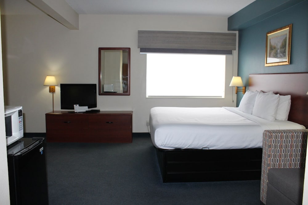 Deluxe Room, 1 King Bed with Sofa bed, Non Smoking, Hot Tub photo 3