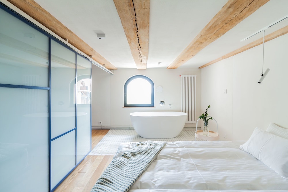 Exclusive Apartment, River View (1)