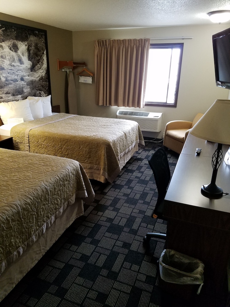 Standard Room, 2 Queen Beds - Photo 2