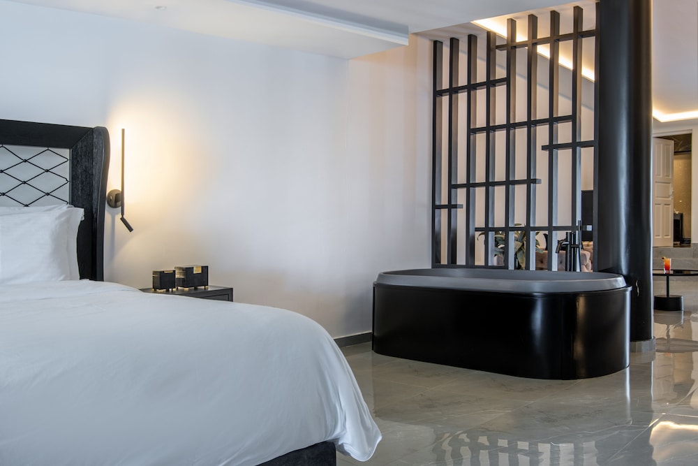 Mystery Suite - Photo 2