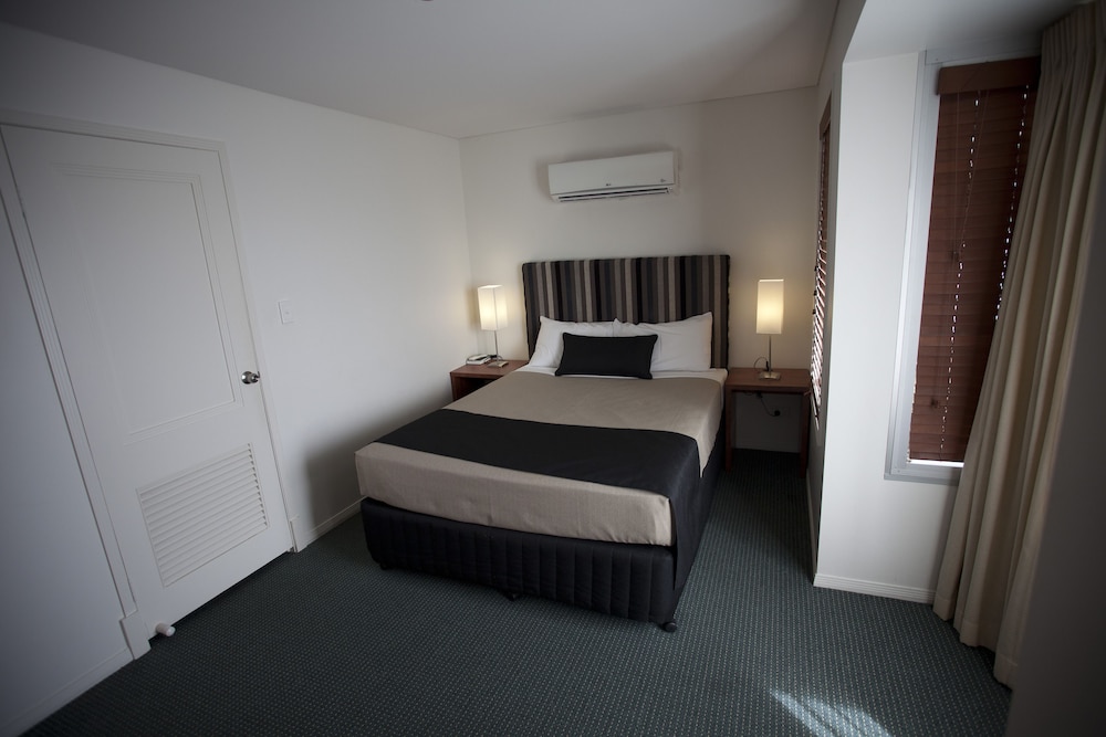 Apartment, 2 Bedrooms - Photo 2