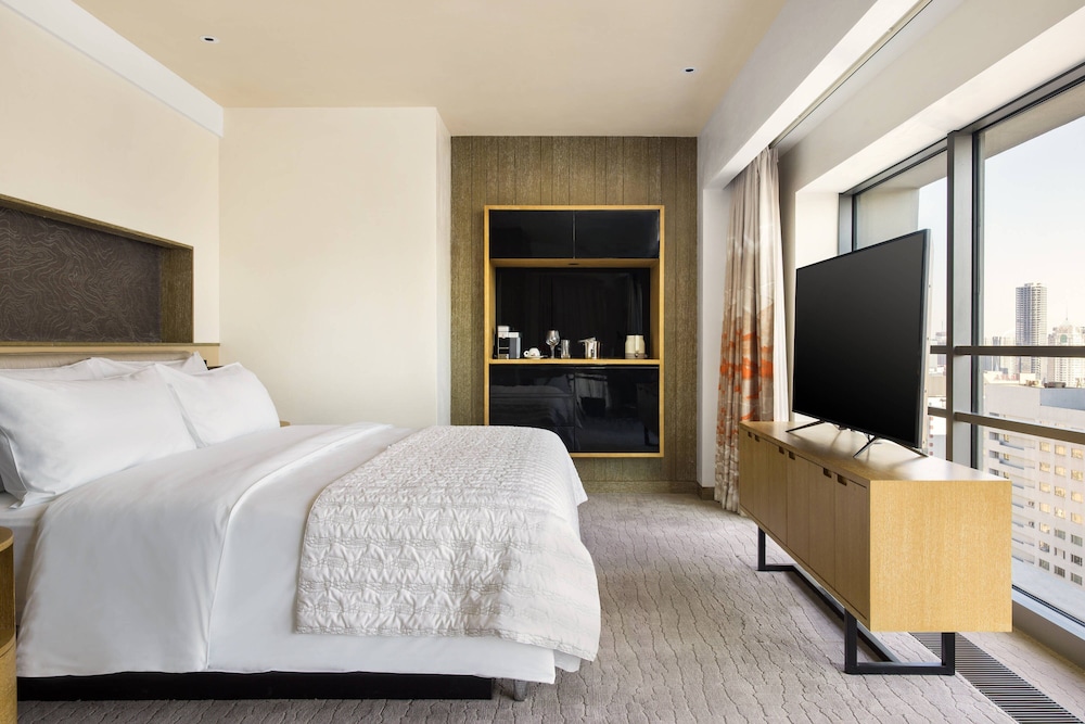 Room, 1 King Bed, City View photo 3