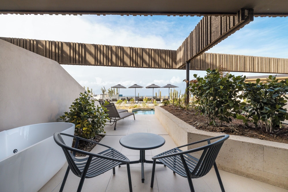 Preferred Club Junior Suite Private Pool King