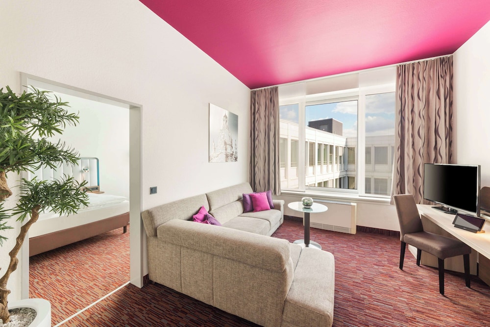 Suite, 1 Double Bed - Photo 2
