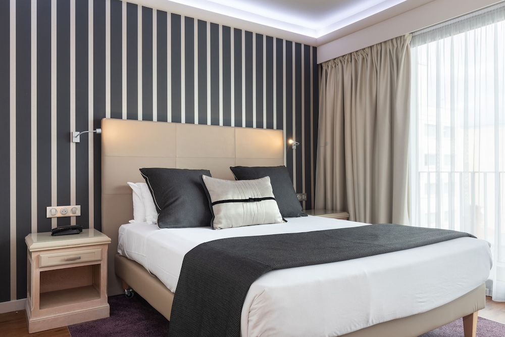 Superior Double or Twin Room (Courtyard View or City View ) - Photo 5