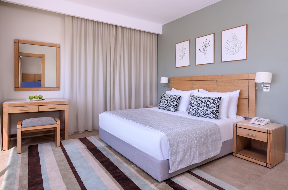 Superior Queen or Twin Room - Photo 3