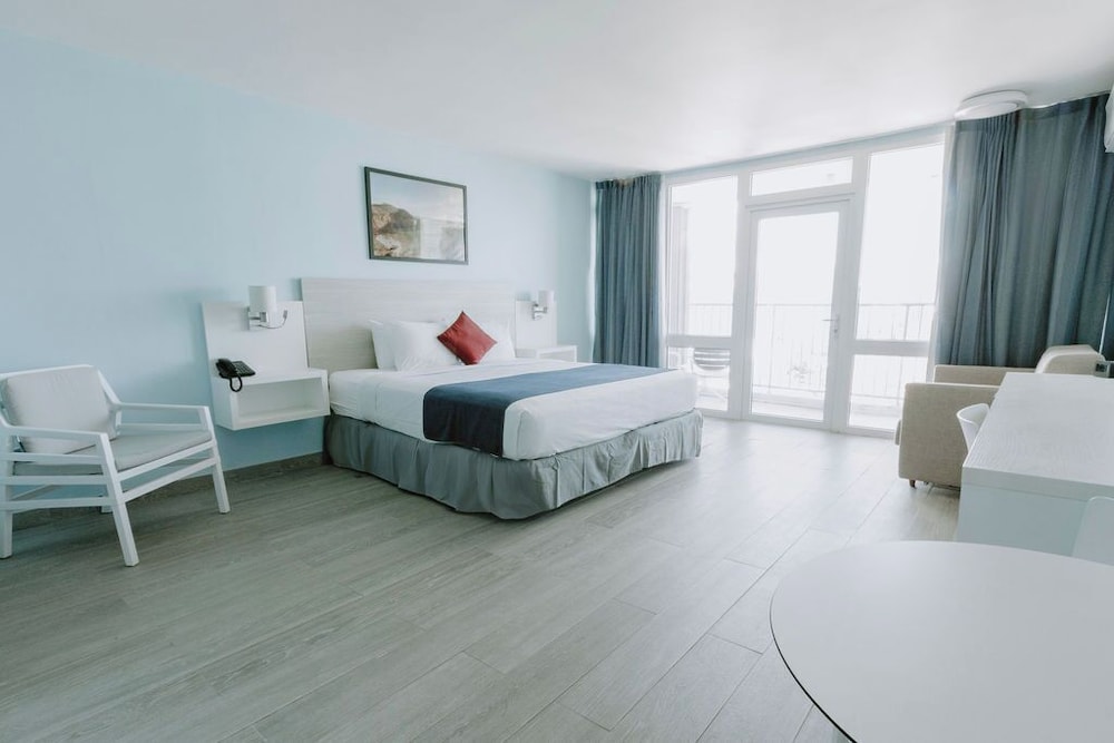 Superior Studio, 1 King Bed with Sofa bed, Ocean View photo 2