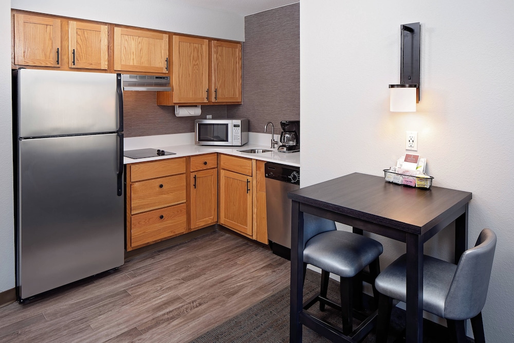Suite, 2 Bedrooms (Mobility Accessible, Roll-In Shower) photo 3
