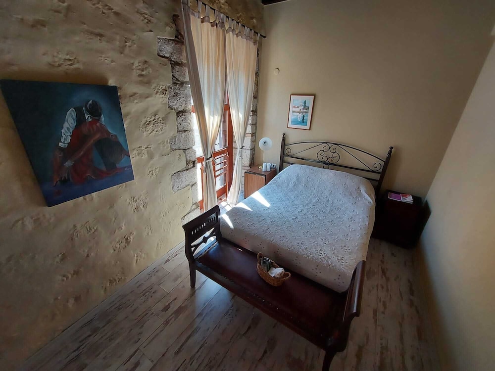 Deluxe Double Room (Street) photo 3