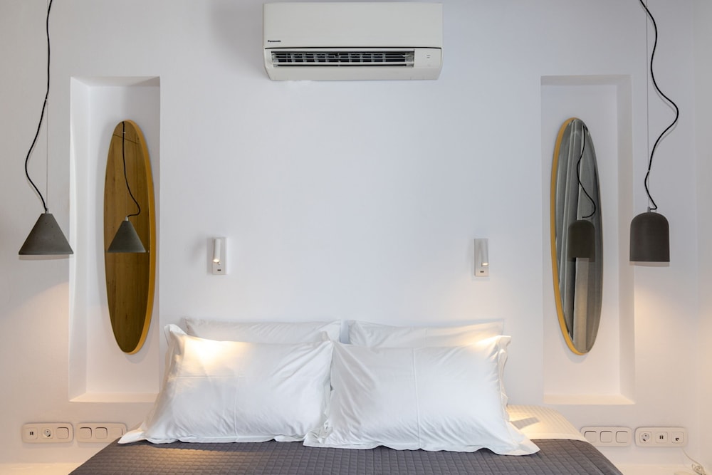 PYRGOS Grand Apartment, Private Pool