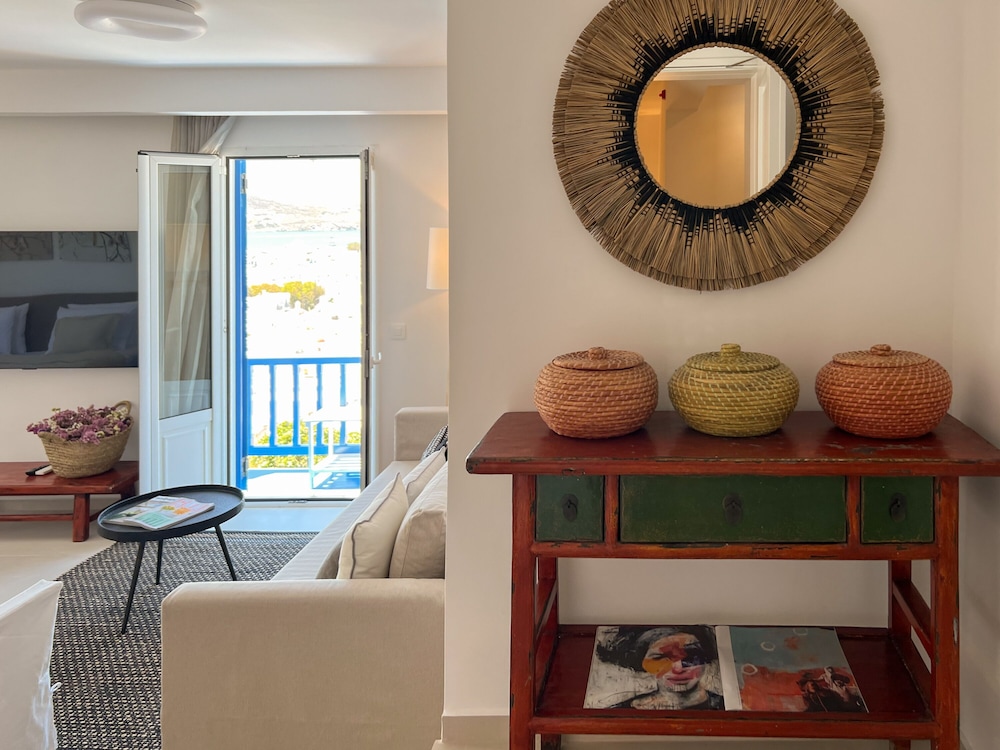 Deluxe Suite, Sea View - Photo 2