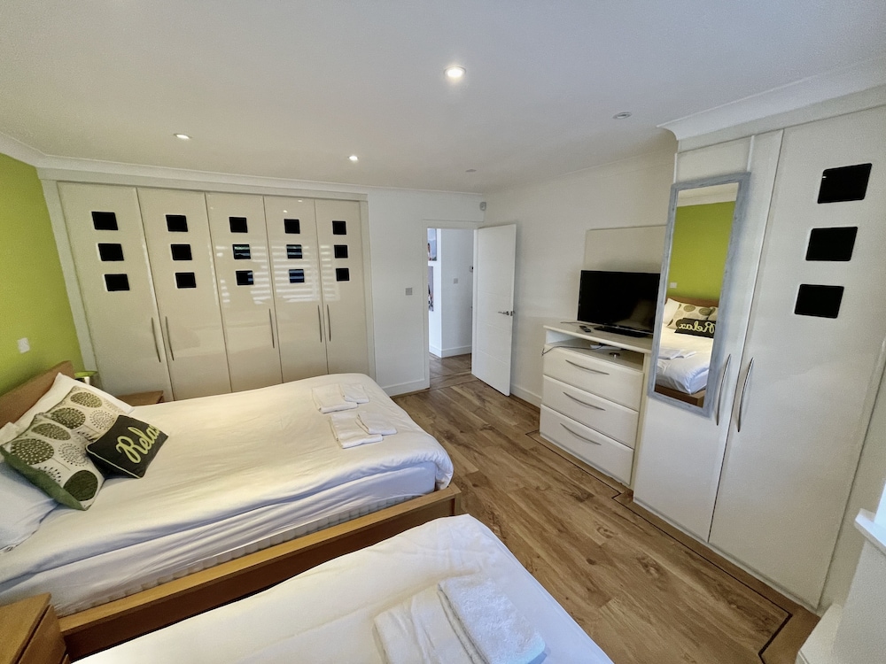 Luxury House, 4 Bedrooms photo 3
