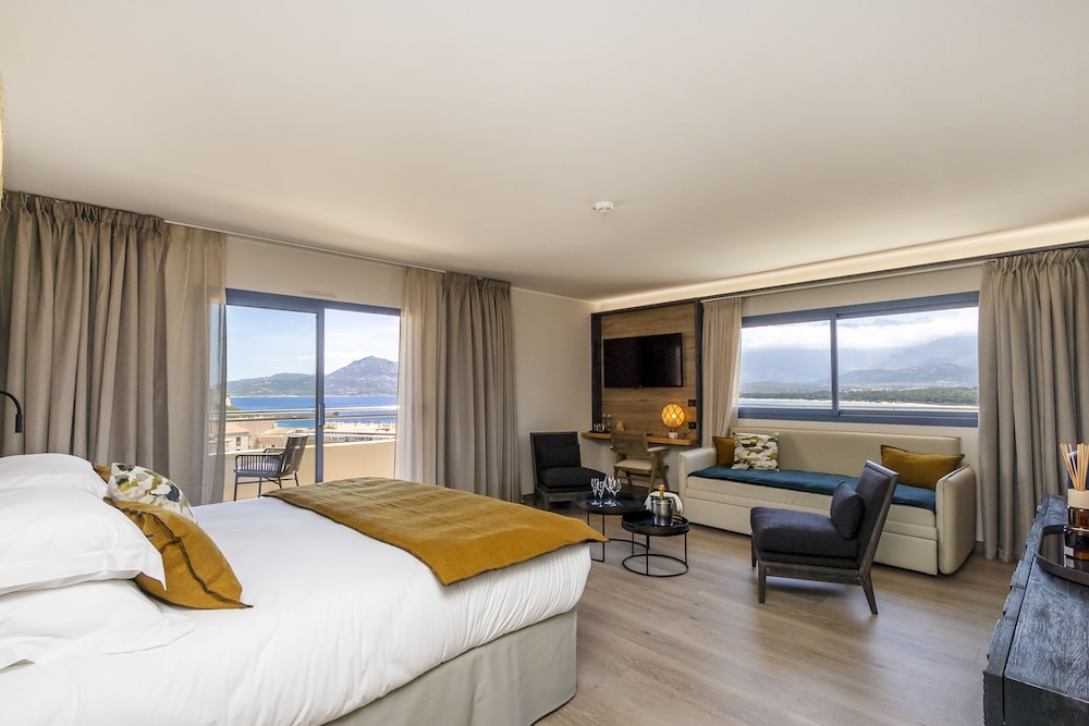 Panoramic Suite, Hot Tub, Sea View (Prestige)