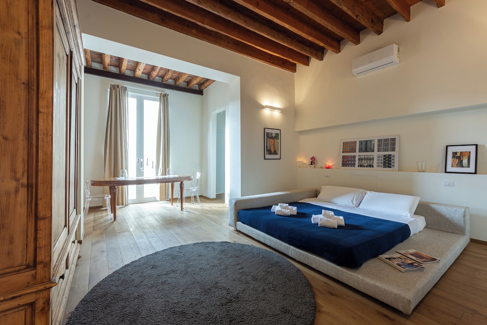 Superior Studio Suite, 1 Queen Bed, Kitchen, City View