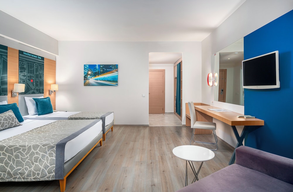 Superior Room, Pool View photo 2