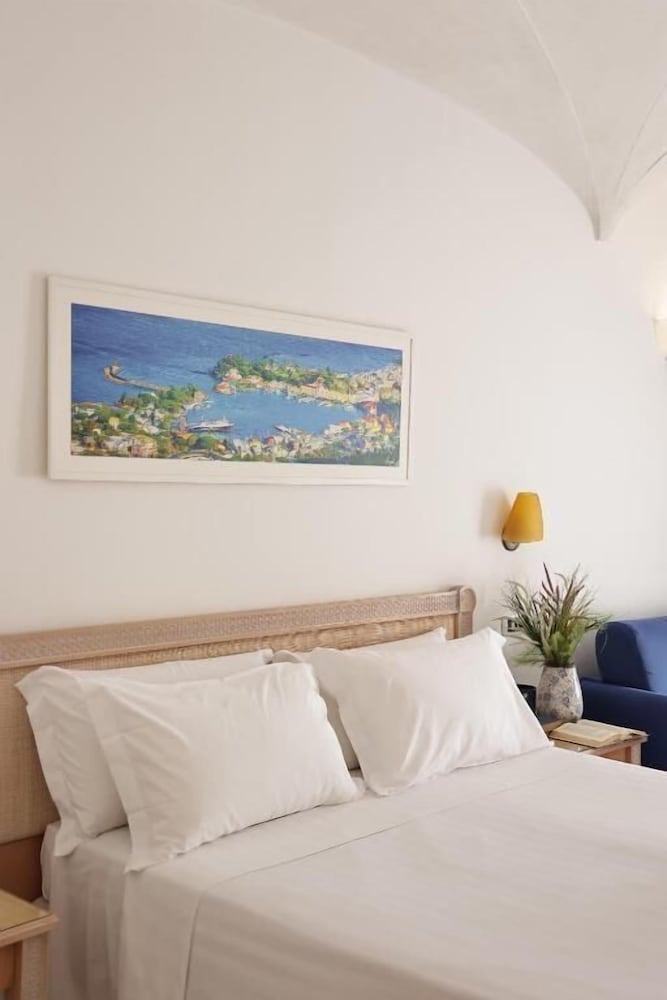 Deluxe Double or Twin Room photo 2