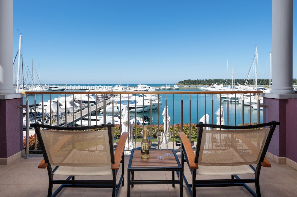 Deluxe Double Room, 1 King Bed, Balcony, Sea View