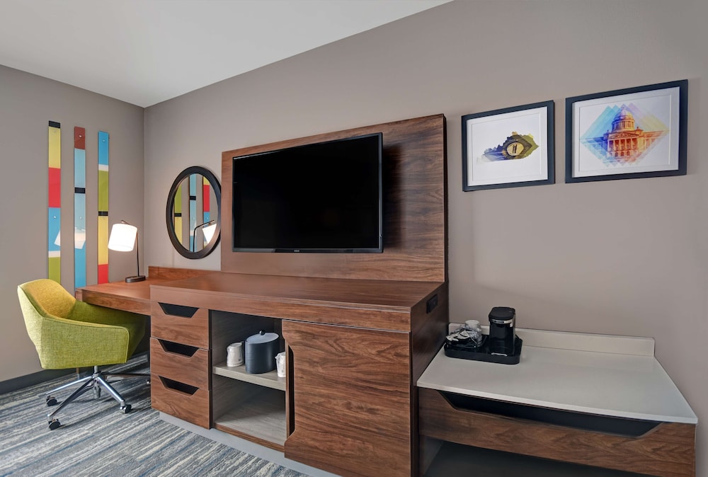 Room, 1 King Bed, Accessible, Non Smoking (Mobility&Hearing, 3x3Shower) - Photo 1