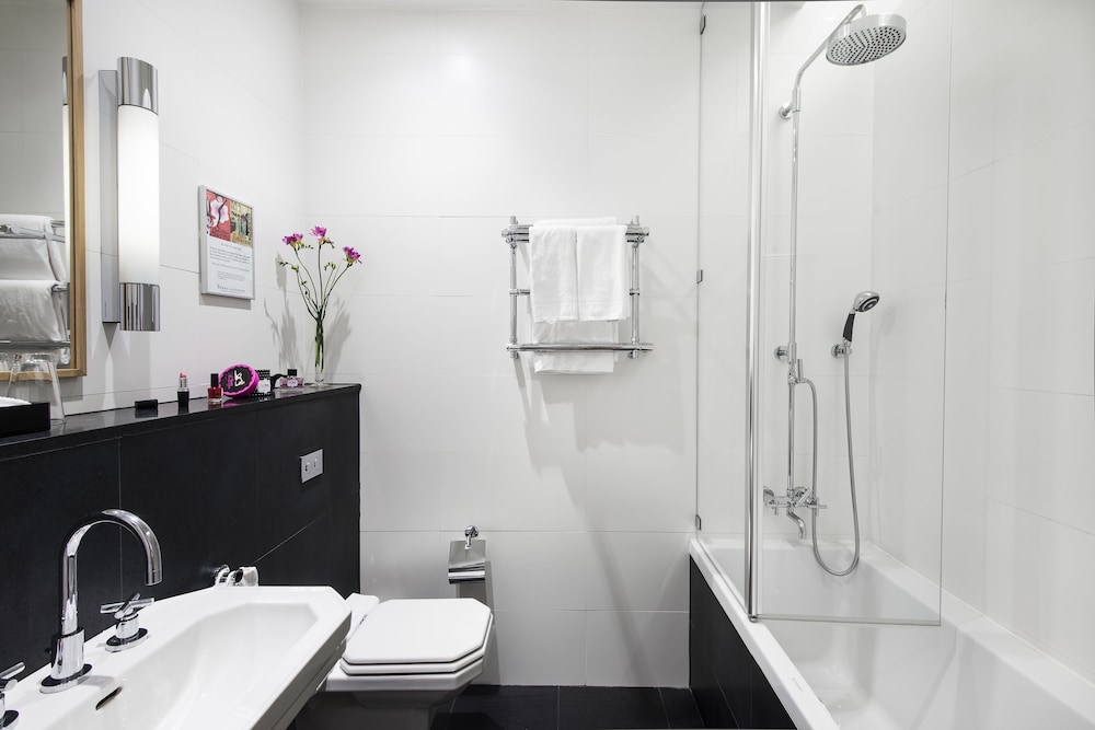 Spacious Superior - Photo 7