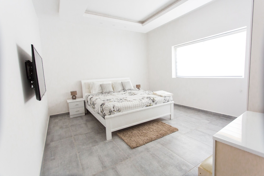 Exclusive Apartment, 2 Bedrooms, Ensuite - Photo 18
