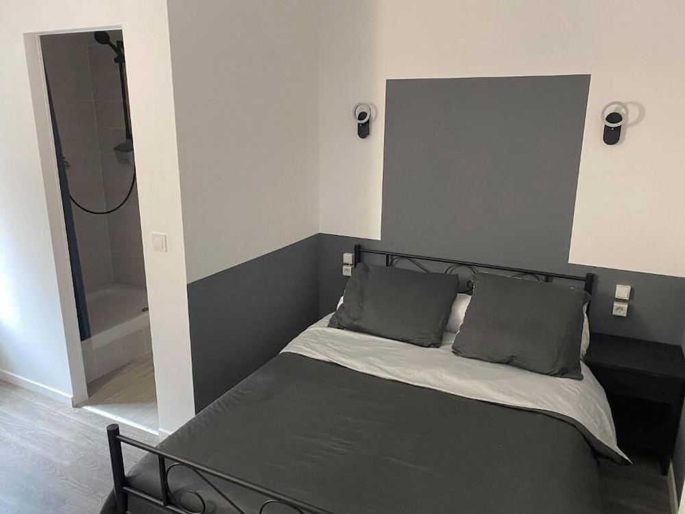Double Room (with shower + toilet)