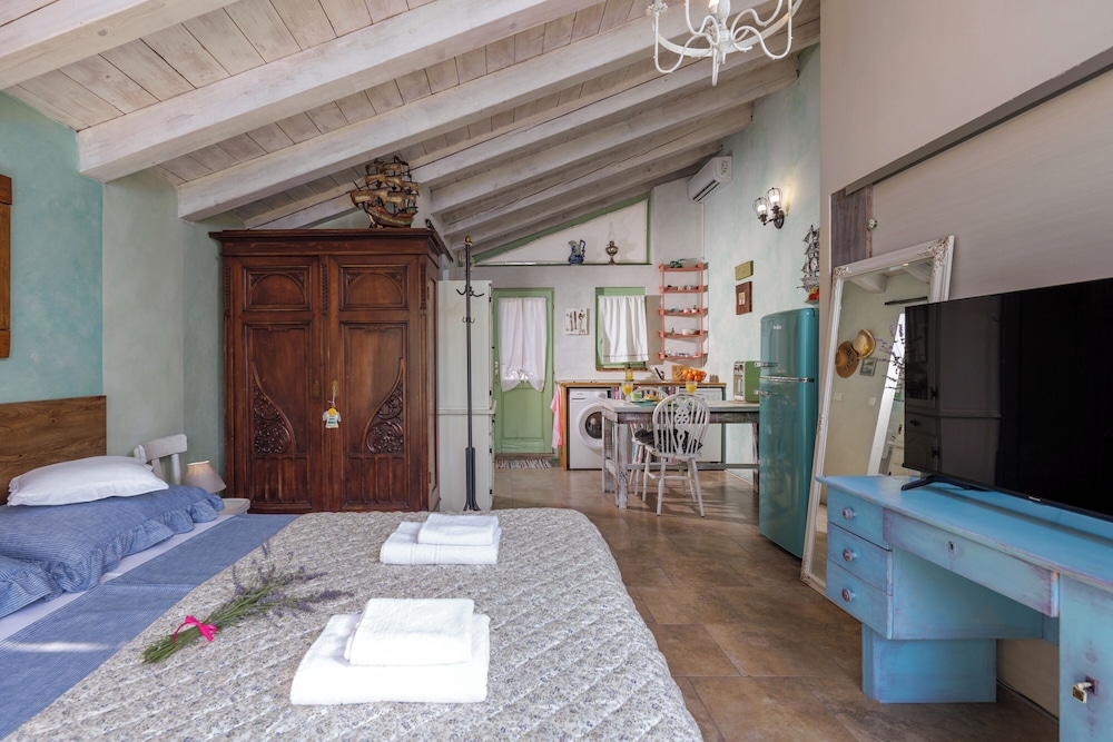 Family Studio, Mountain View, Mountainside (Tiny House With Private Pool Kostrena) photo 1