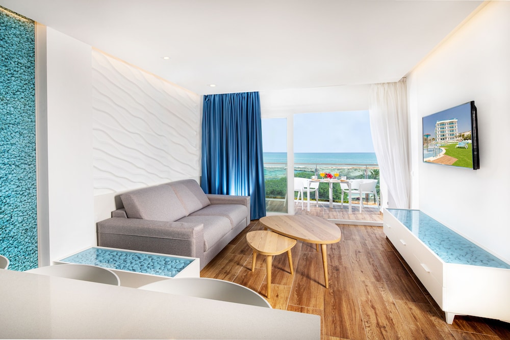 Family Apartment, 2 Bedrooms, Sea View (Front) - Photo 7