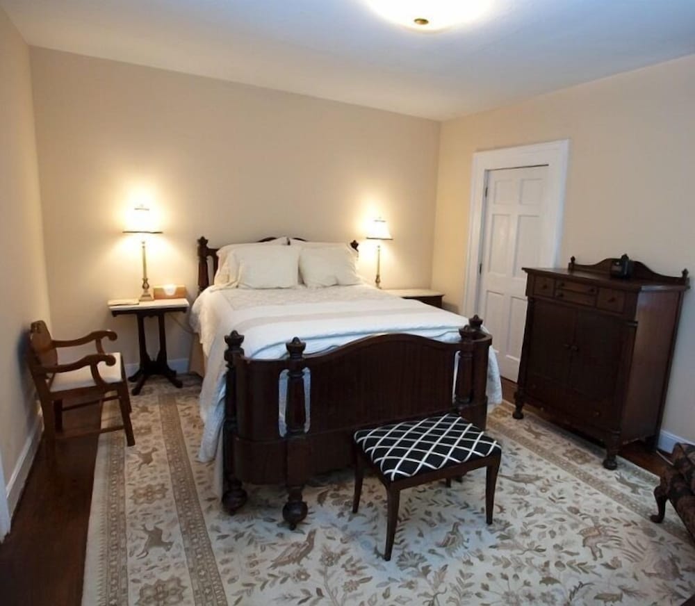 Comfort Room, 1 Queen Bed (Garden Room) photo 1