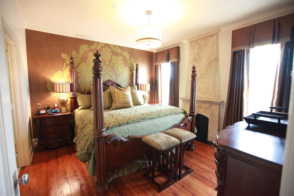 Suite, 1 King Bed - Photo 6
