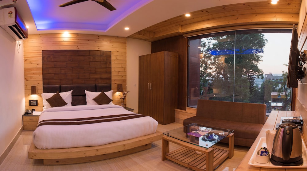 Luxury Double Room, City View