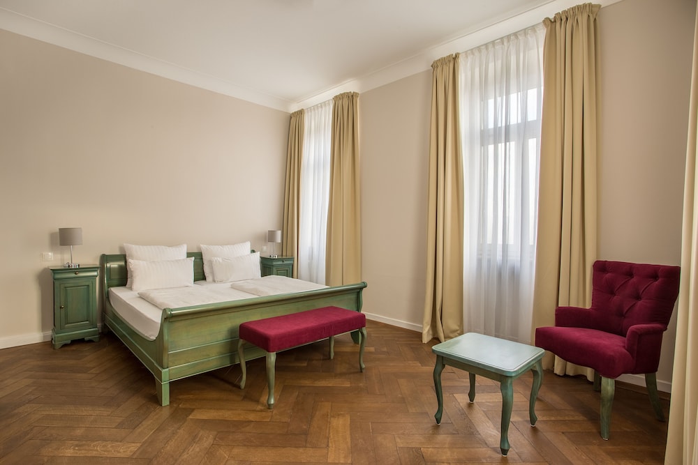 Suite, 1 Bedroom photo 2