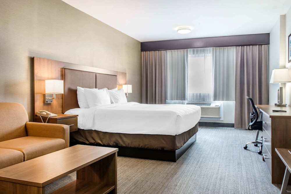 Standard Room, 1 King Bed, Non Smoking - Photo 2