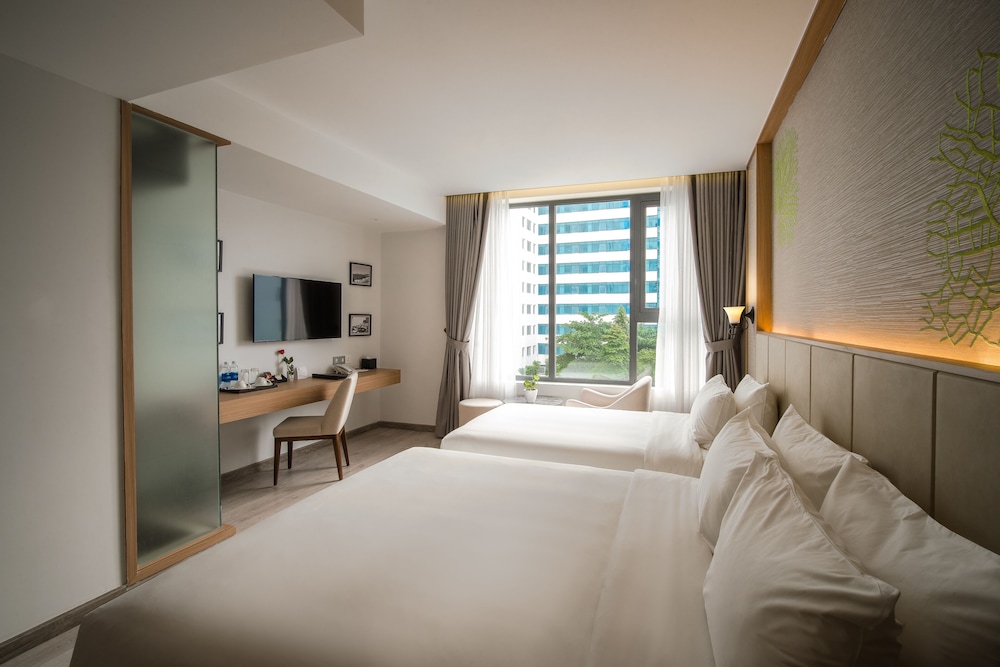 Superior Triple Room, City View - Photo 3