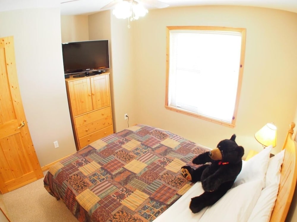 Condo, 1 Bedroom photo 2