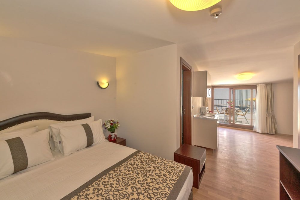 Superior Suite, Terrace photo 3