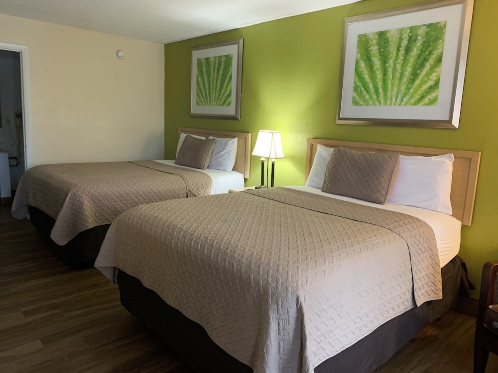 Basic Room, 2 Queen Beds photo 1