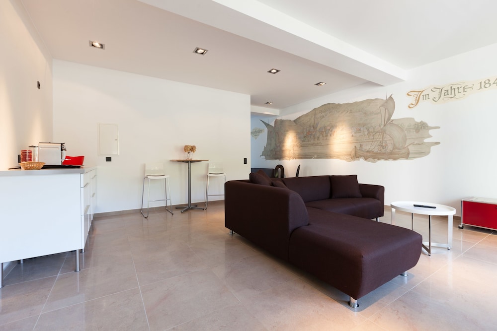 Suite, River View - Photo 12