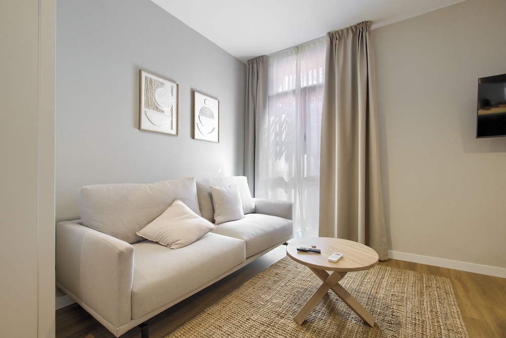 Studio, 1 Queen Bed with Sofa bed