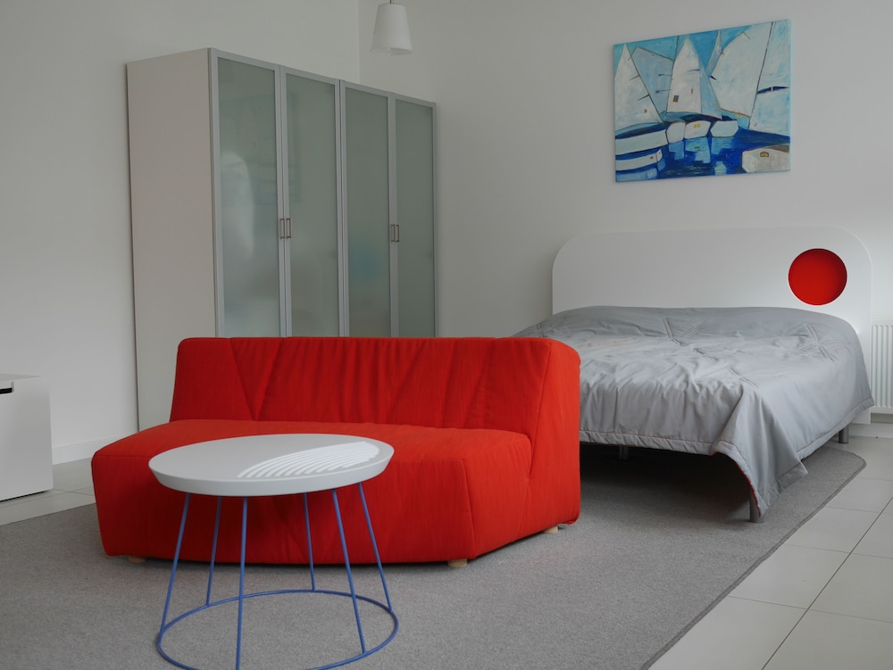 Basic Double Room, 1 Queen Bed, Ground Floor photo 3