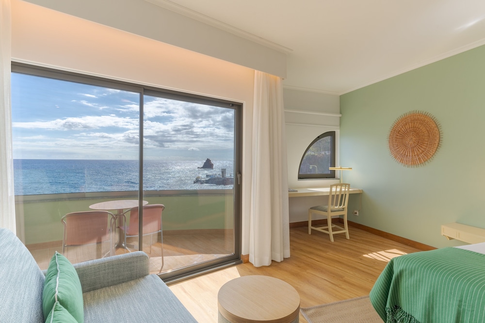 Double or Twin Room, Sea View (Extra Bed) - Photo 1
