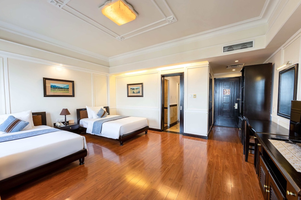 Deluxe Twin Room (French Wing) - Photo 11