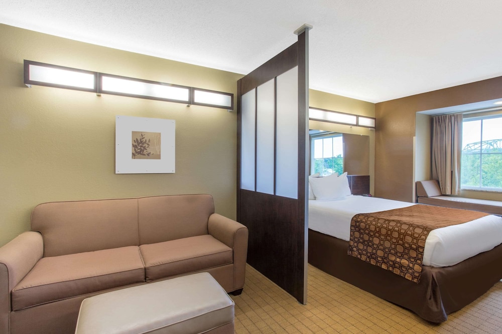 Studio Suite, 1 Queen Bed, Non Smoking - Photo 1