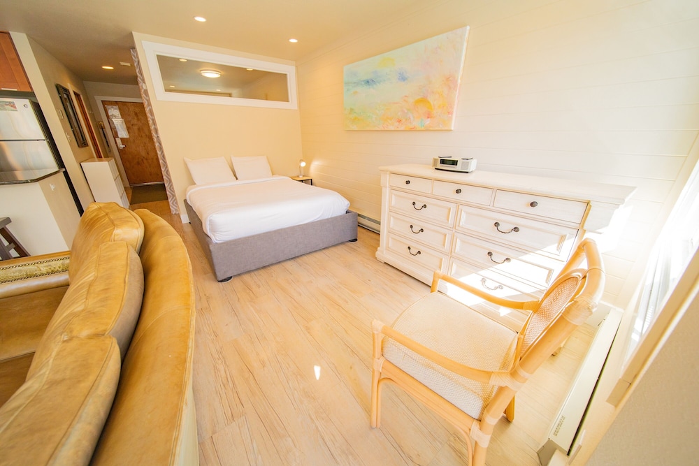 Condo, 2 Queen Beds, Lake View (Lakeside 1496) photo 3
